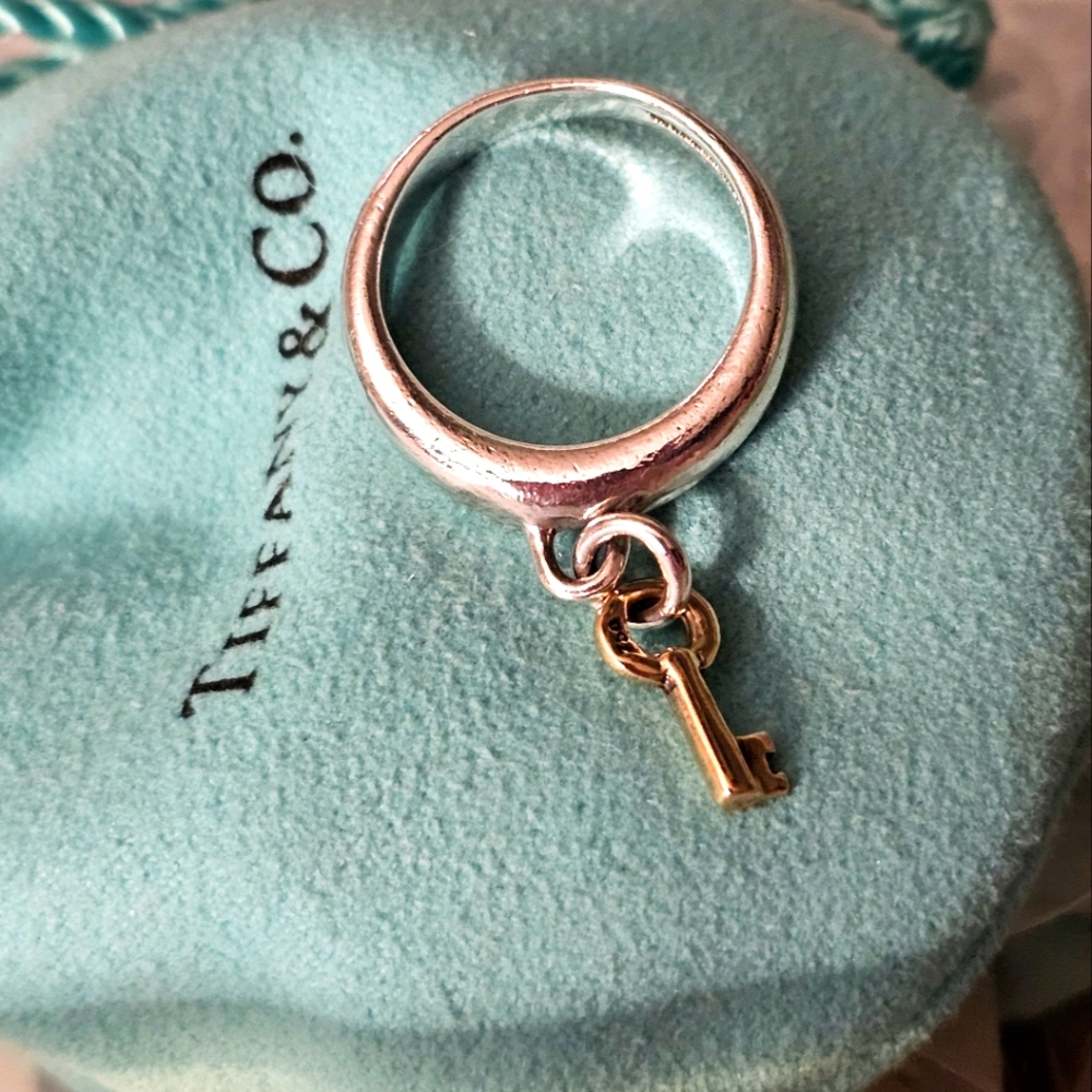 Vintage Tiffany & Co. retired dangle 750 gold 925 silver key ring 💍 size 5